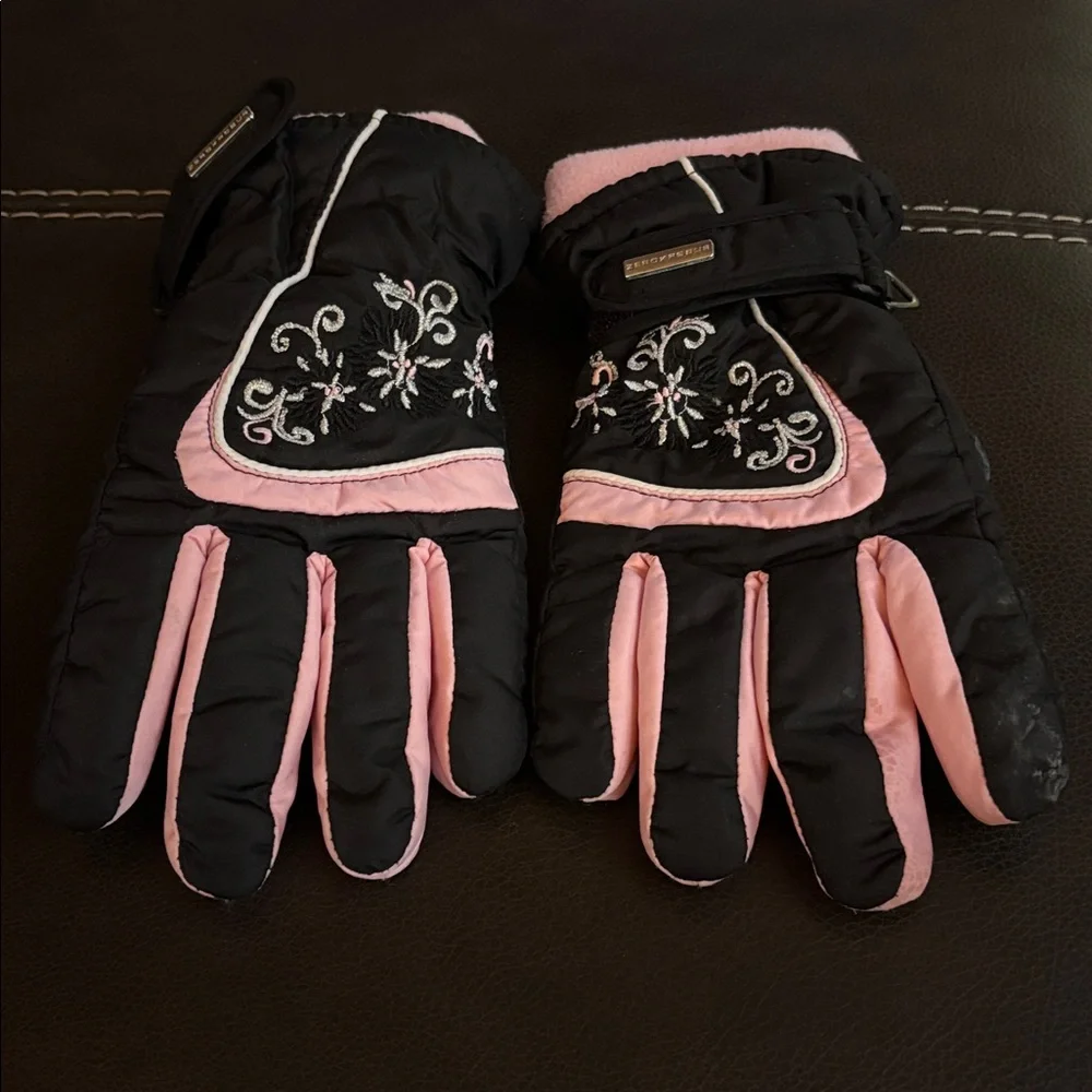 ZeroXposur Girls' Black and Pink Gloves size M/L